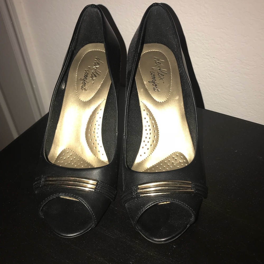 peep toe pumps